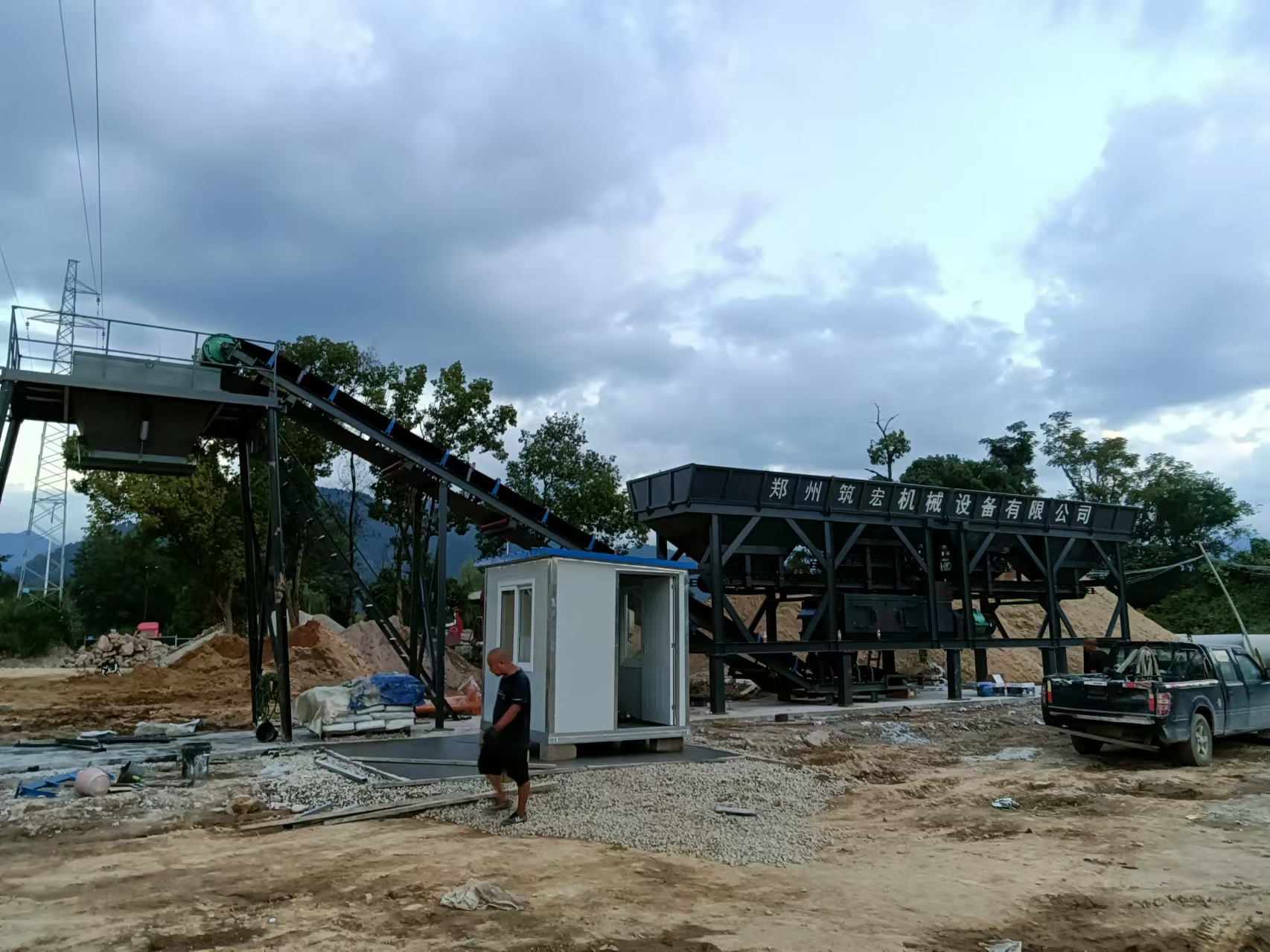 Kyrgyzstan to buy Zhuhong machinery mobile mixing plant site